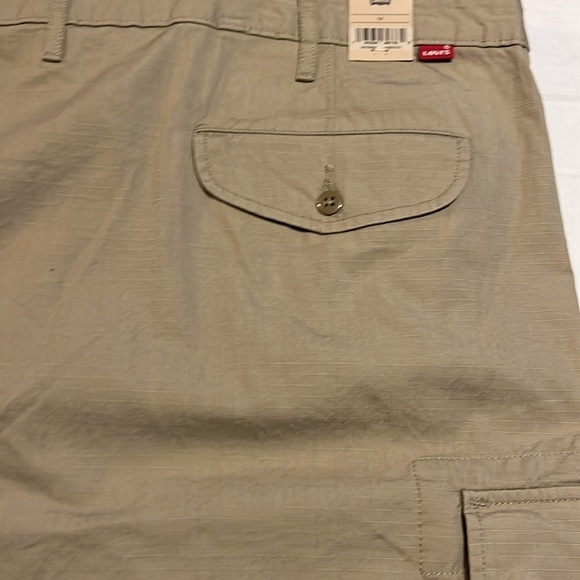 NWT-Levi’s-469 carrier cargo shorts-54-Tan-big and tall-sits below waist shorts. - Picture 10 of 16